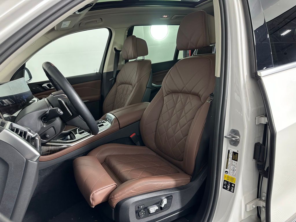 Thumbnail: 2023 BMW X7 - 14