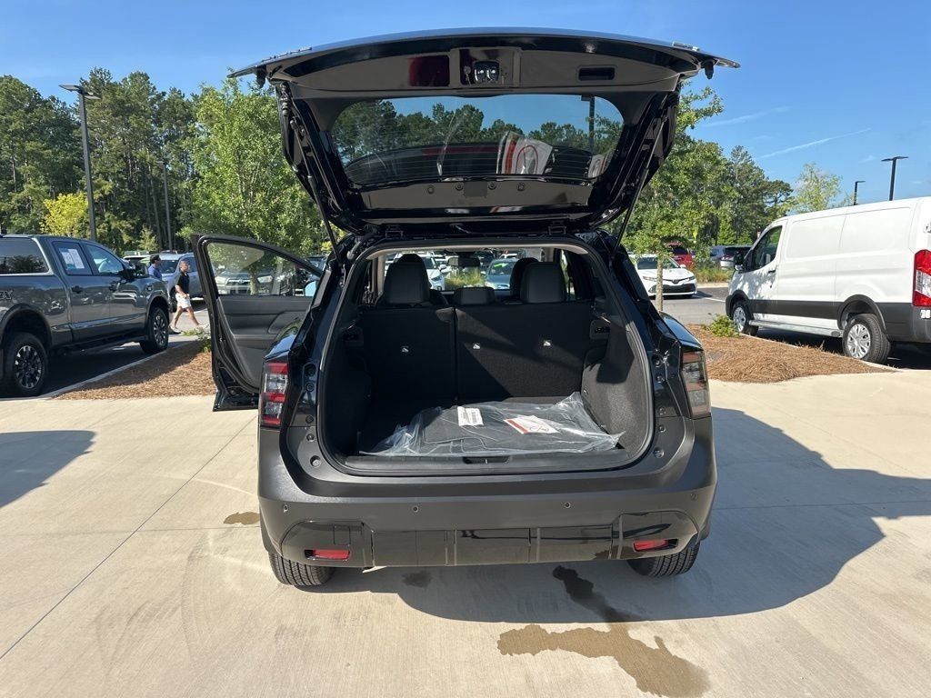 2025 Super Black Nissan Kicks SR FWD SUV