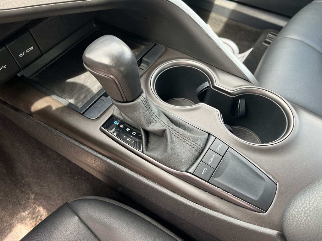 2022 Toyota Camry SE photo