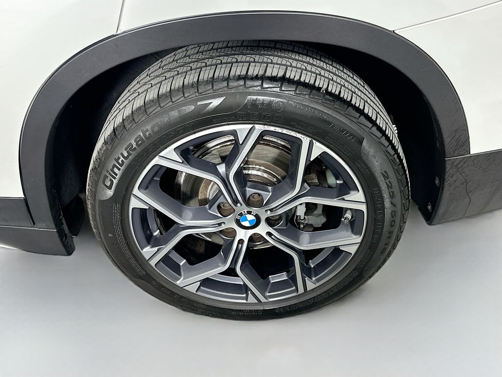 Thumbnail: 2021 BMW X1 - 32