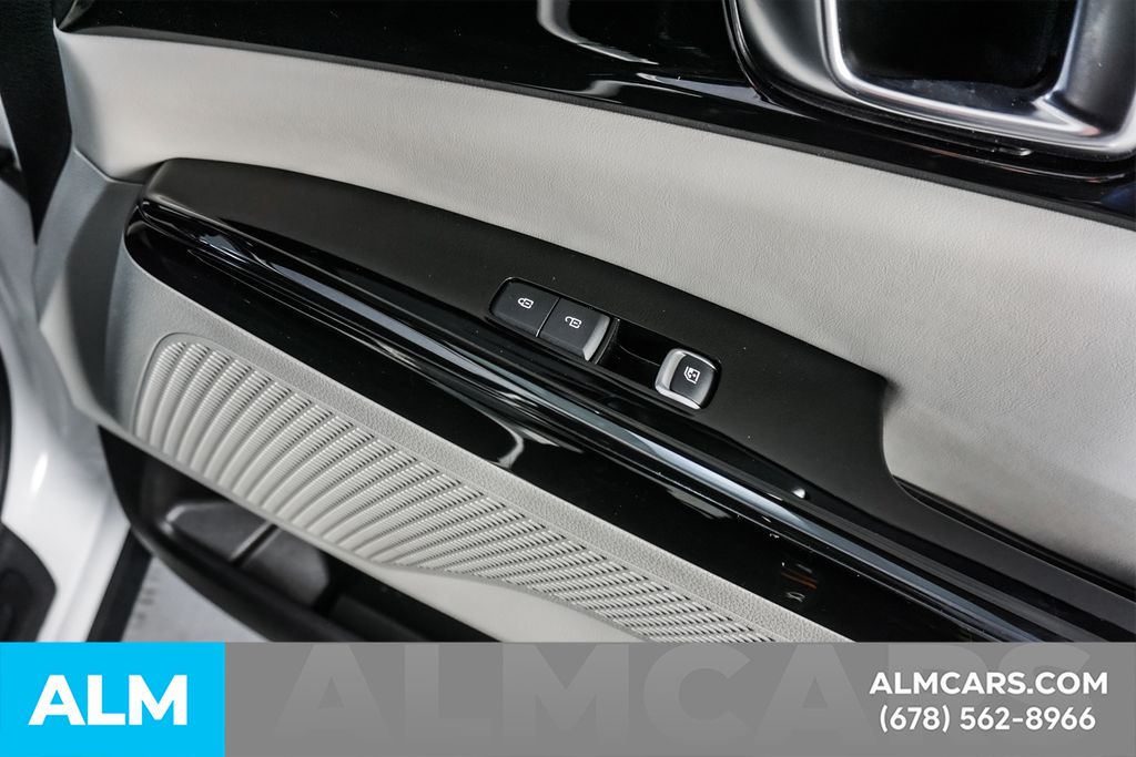 Used 2022 White Kia SX image 43