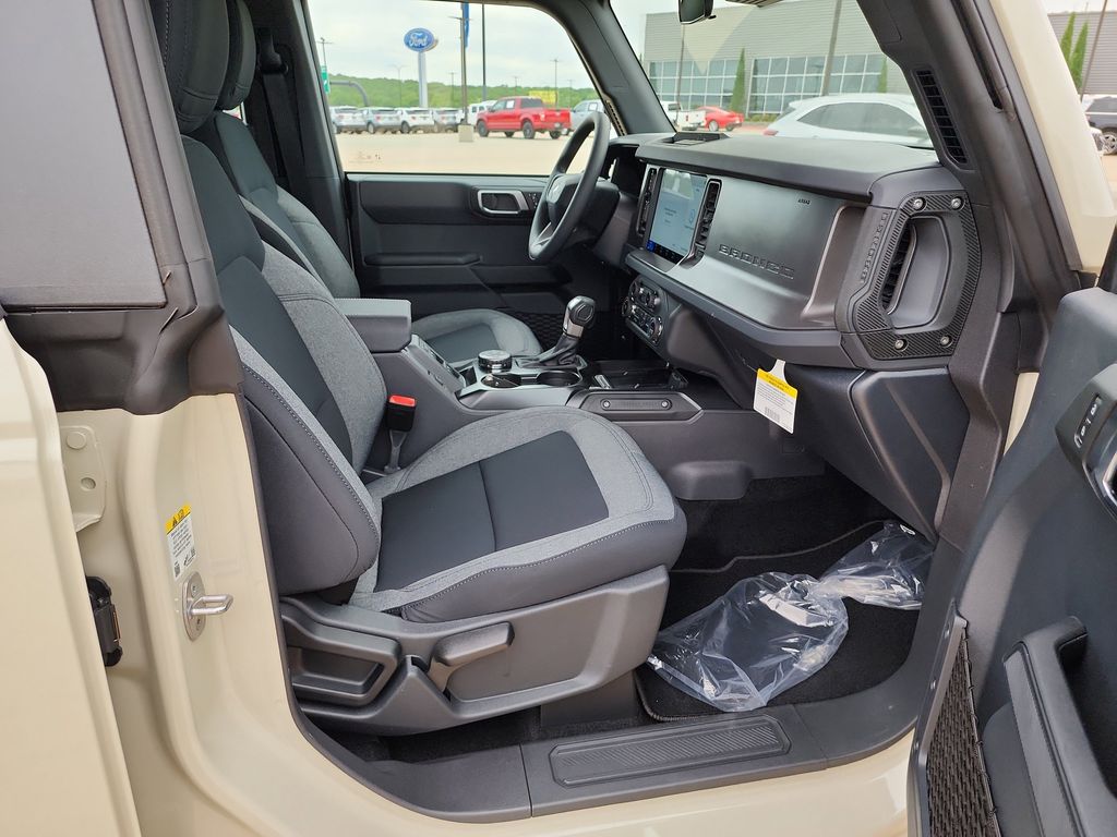 2025 Ford Bronco photo