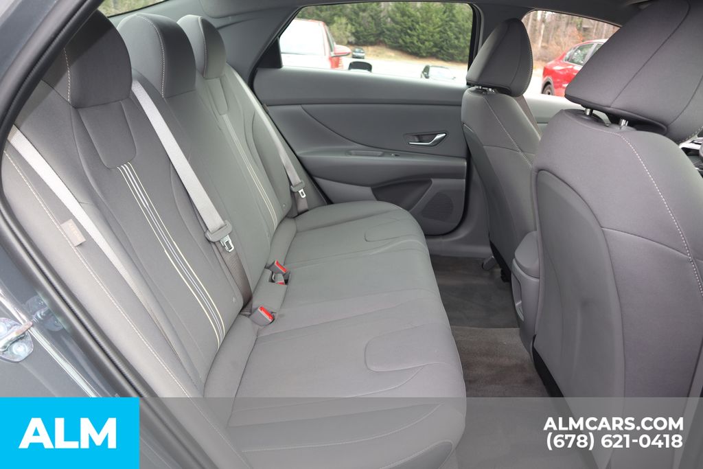 Used 2025 Gray Hyundai SEL Sport image 21