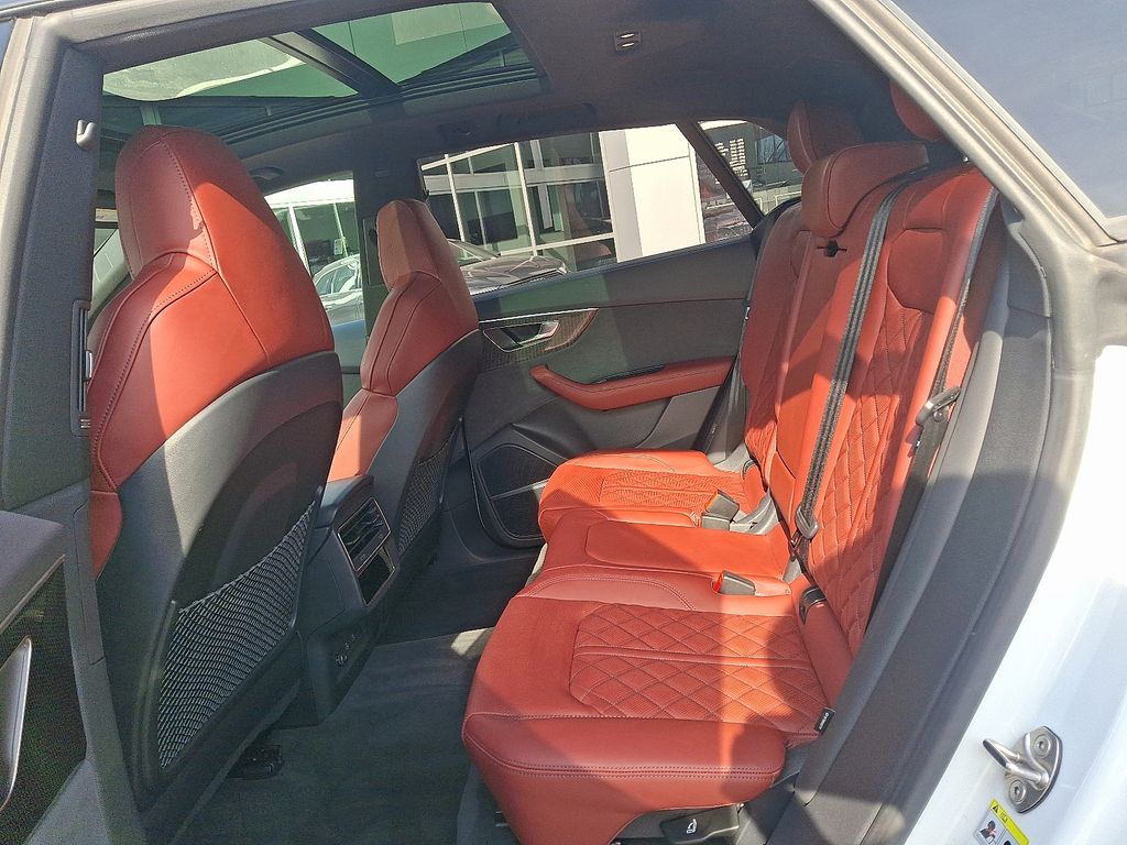 Thumbnail: 2023 Audi SQ8 - 10