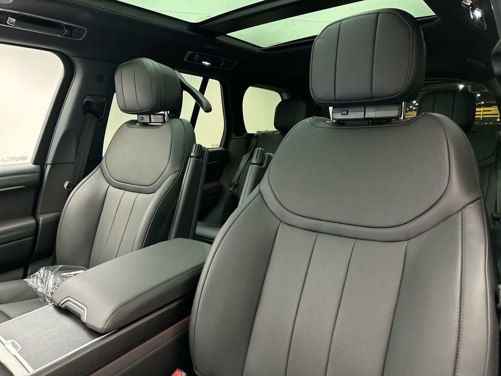 Thumbnail: 2025 Land Rover Range Rover - 10