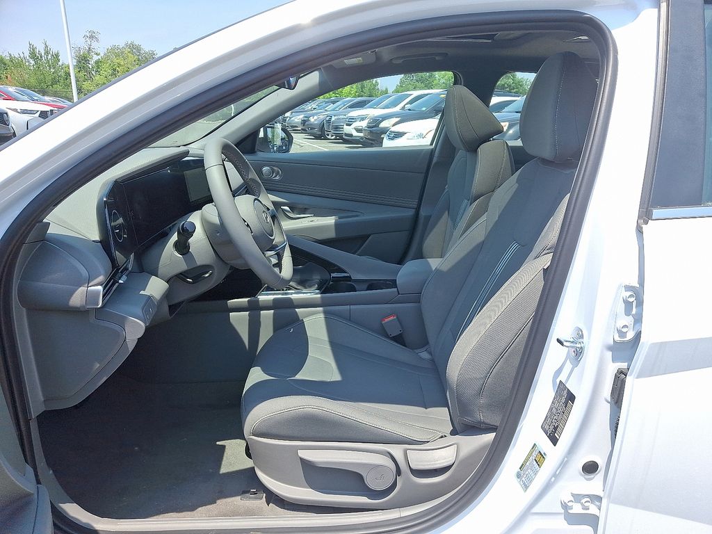Thumbnail: 2025 Hyundai Elantra - 6