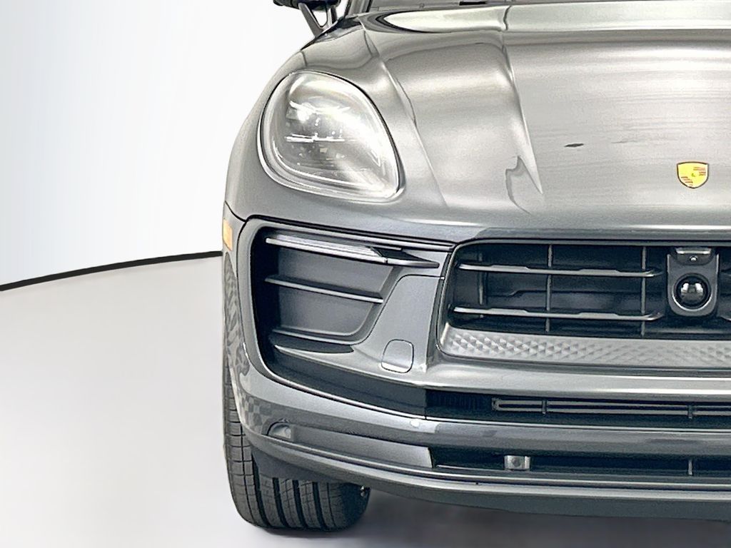 Thumbnail: 2026 Porsche Macan - 12