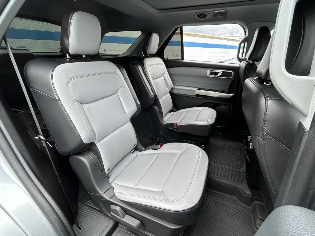 2021 Ford Explorer XLT 25