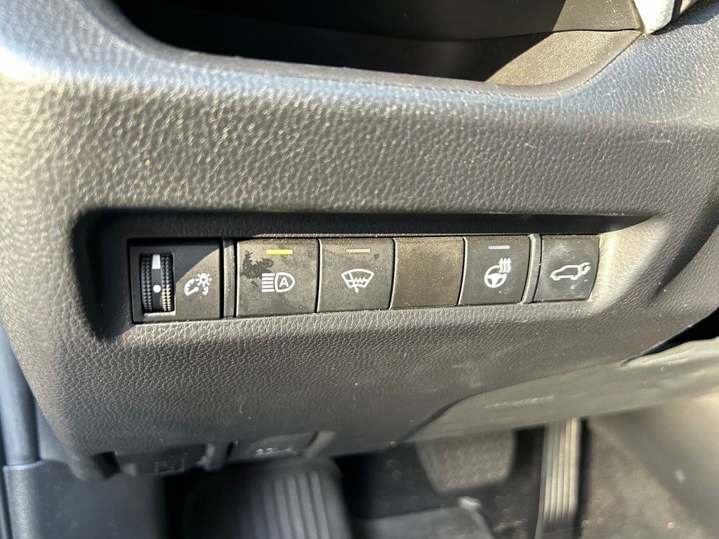 Thumbnail: 2022 Toyota RAV4 - 18