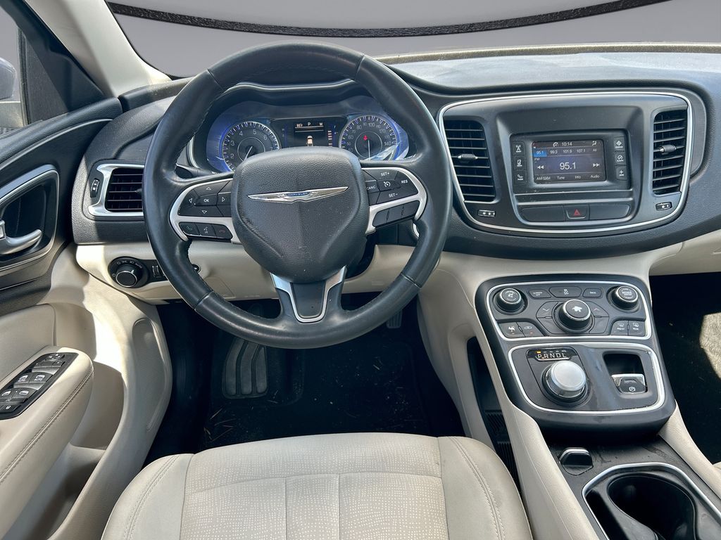 Thumbnail: 2016 Chrysler 200 - 10
