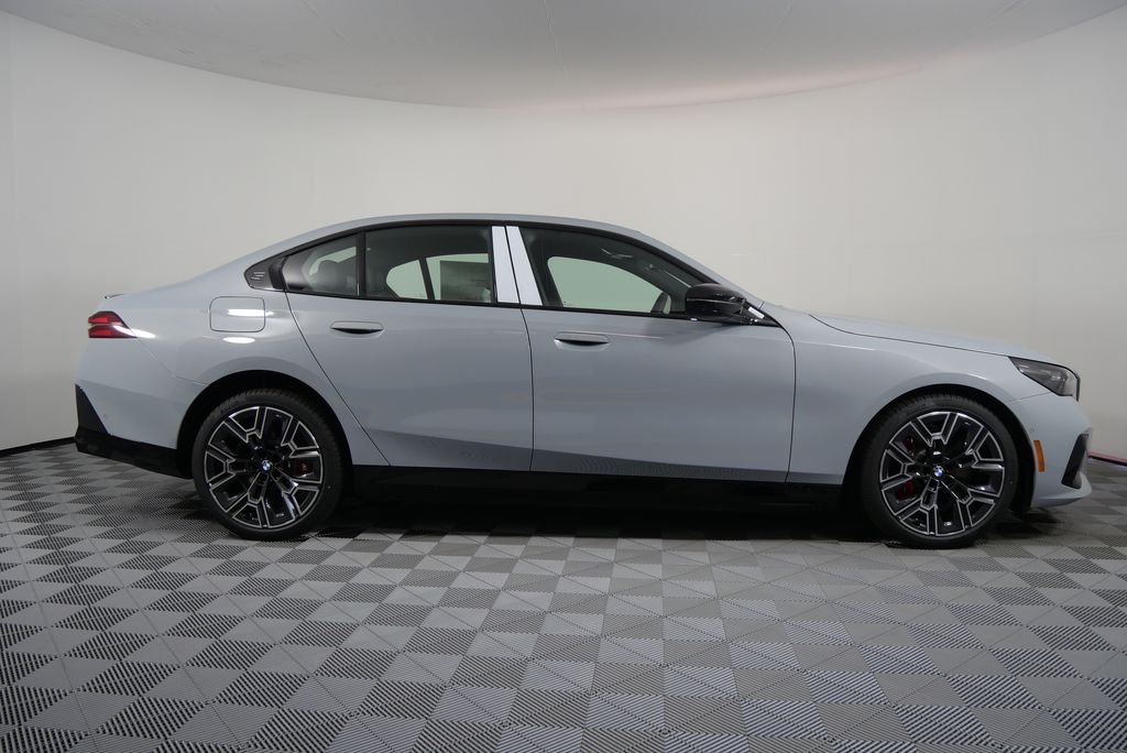 2025 BMW i5 M60 2