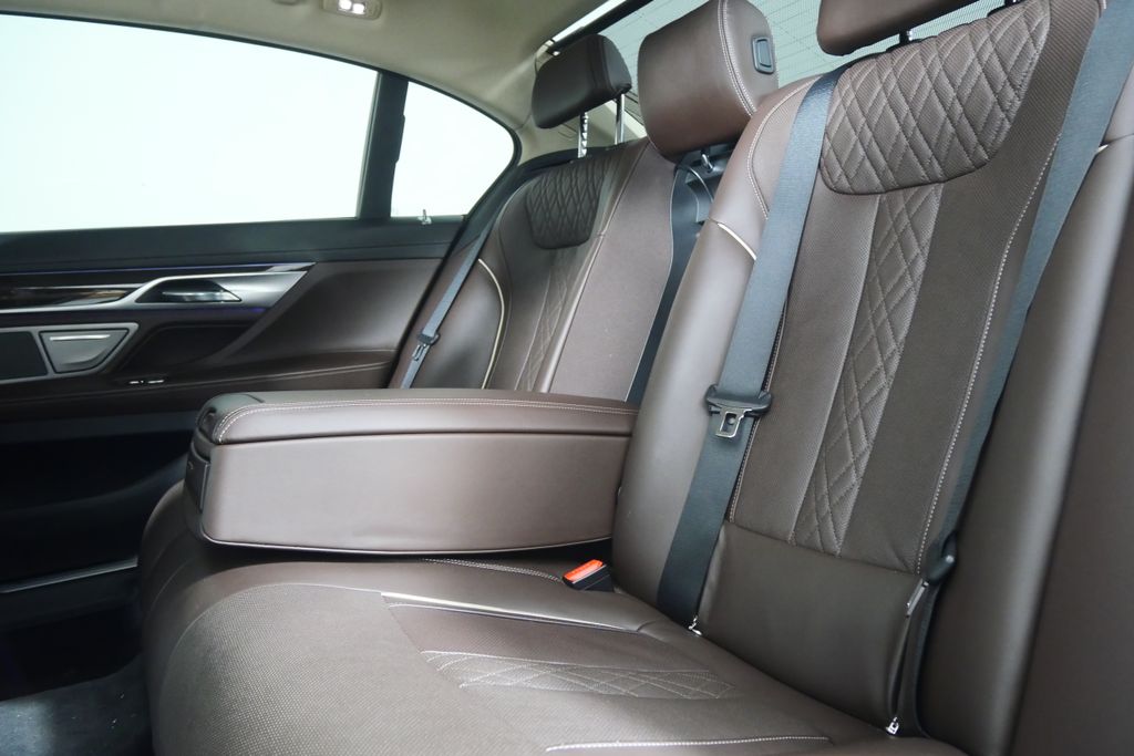 Thumbnail: 2016 BMW 7 Series - 13