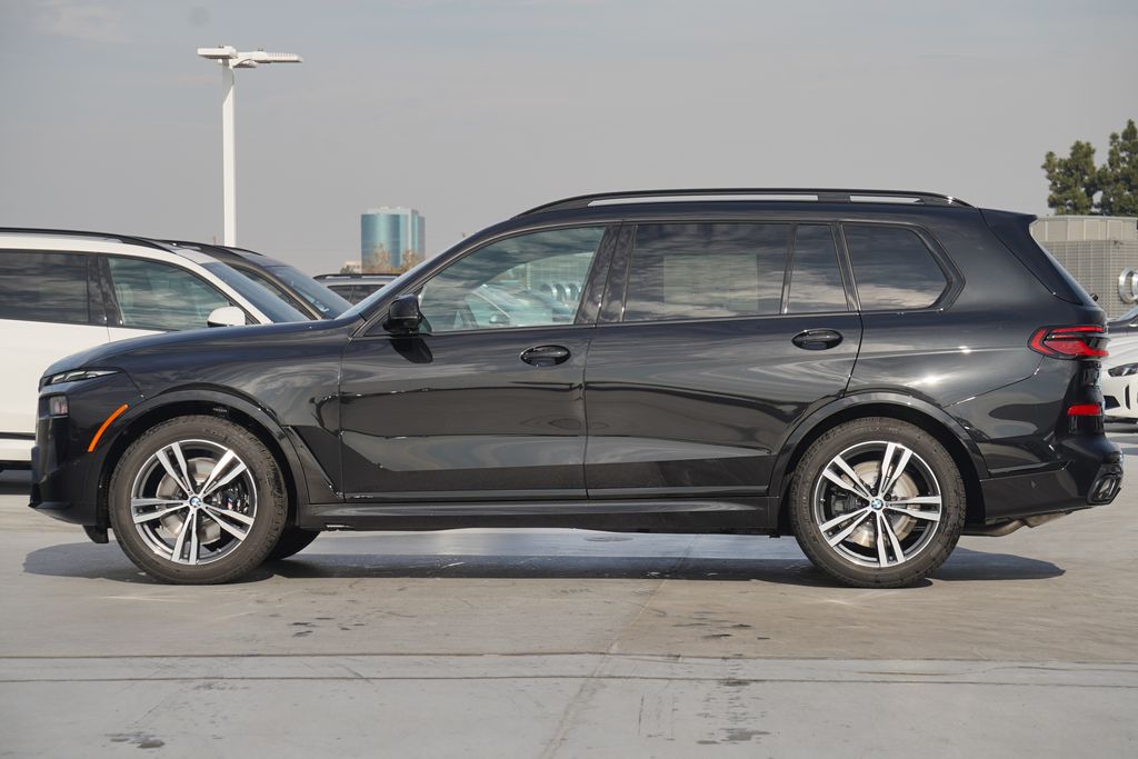 2025 BMW X7 M60i 4