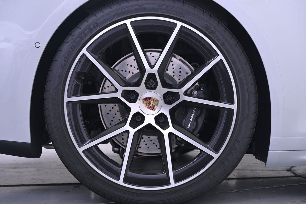 Thumbnail: 2025 Porsche 911 - 23