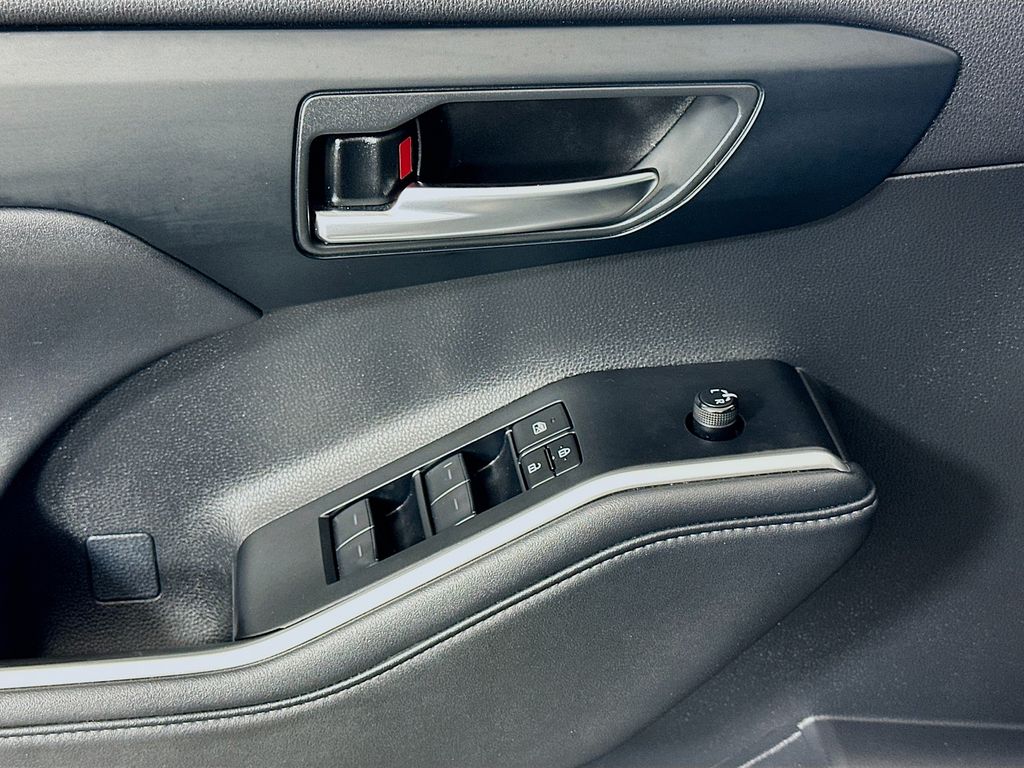 Thumbnail: 2024 Toyota Highlander - 17