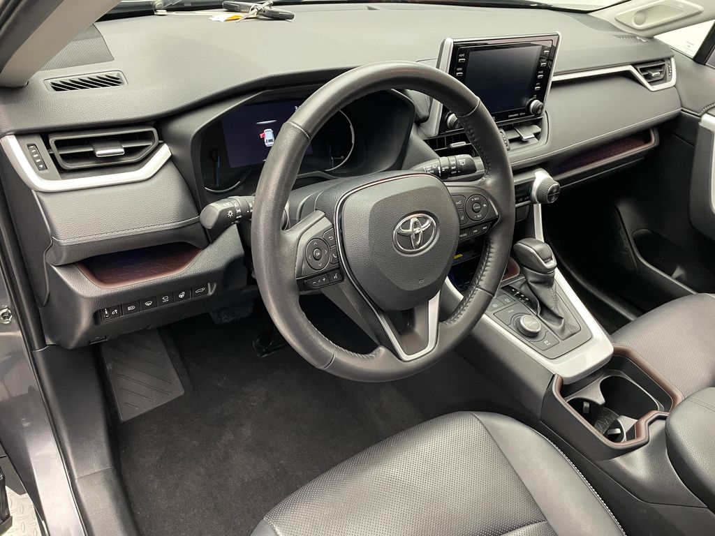 Thumbnail: 2021 Toyota RAV4 - 11