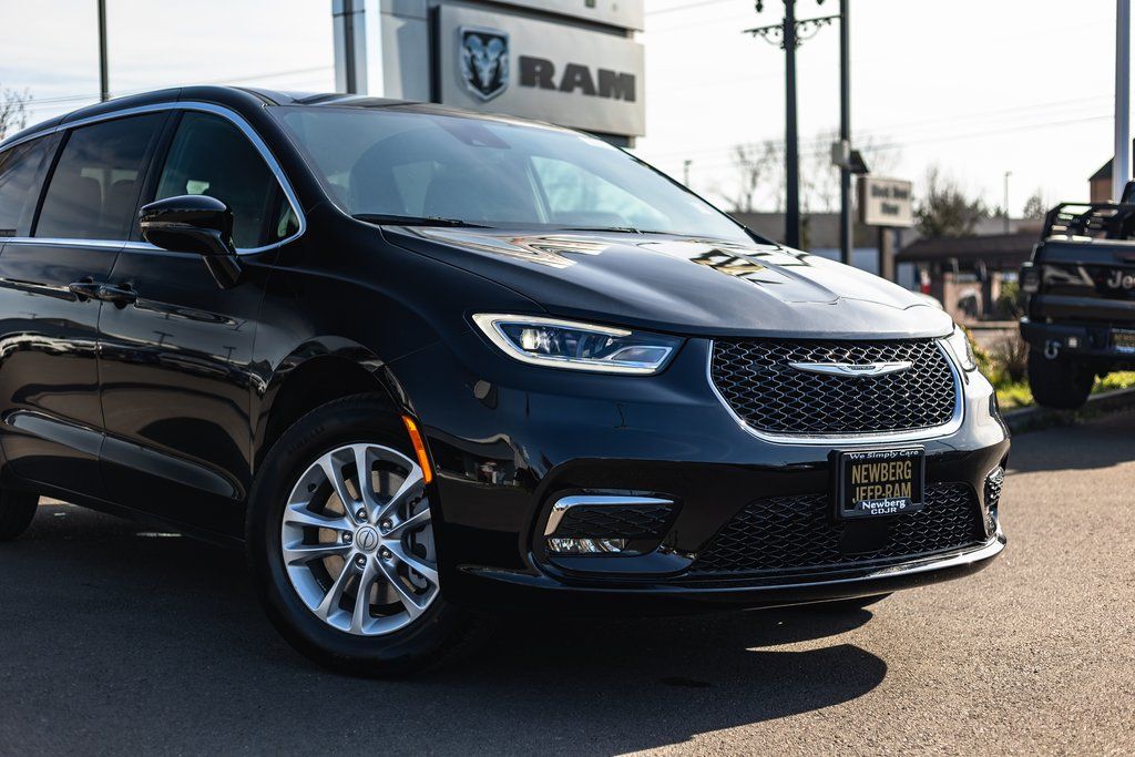 2026 Chrysler Pacifica Select thumbnail 3