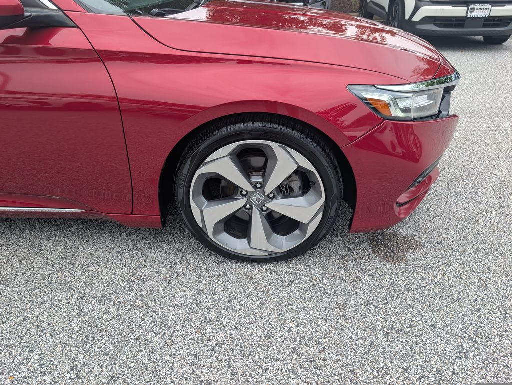 Used 2018 Red Honda Touring image 26