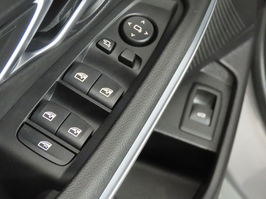 Thumbnail: 2024 BMW 3 Series - 31