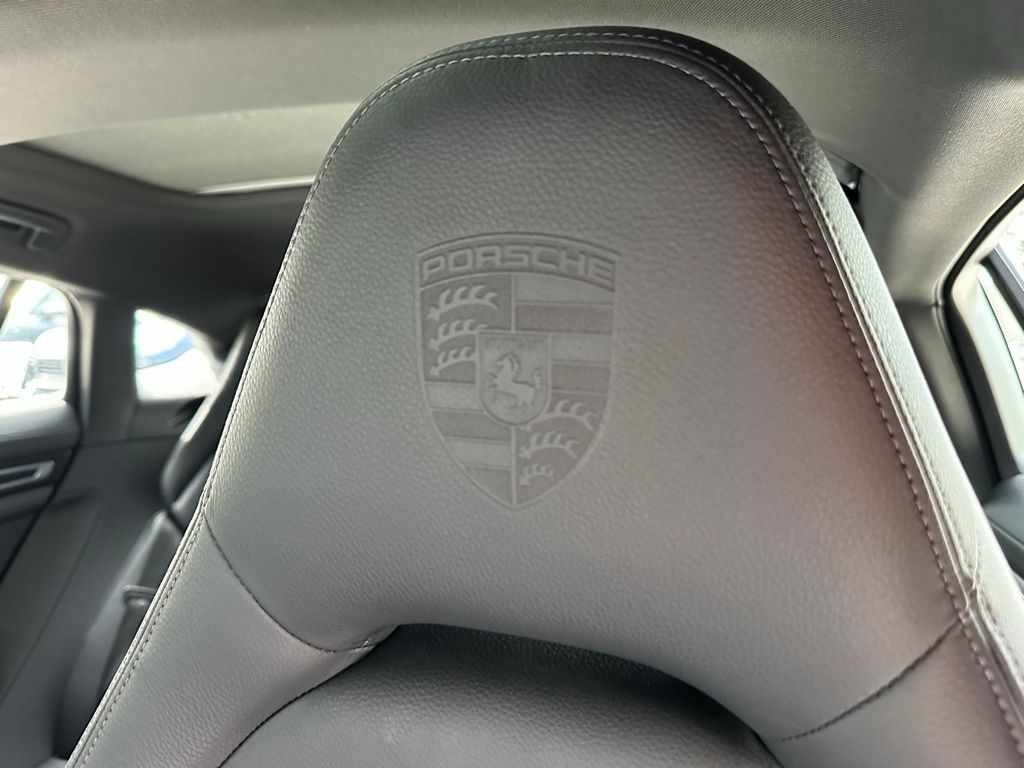 Thumbnail: 2023 Porsche Panamera - 18
