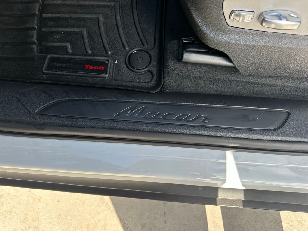 Thumbnail: 2023 Porsche Macan - 23