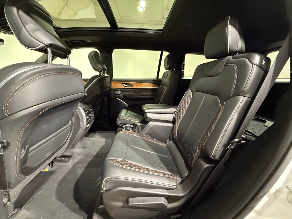 Thumbnail: 2023 Jeep Grand Cherokee L - 20