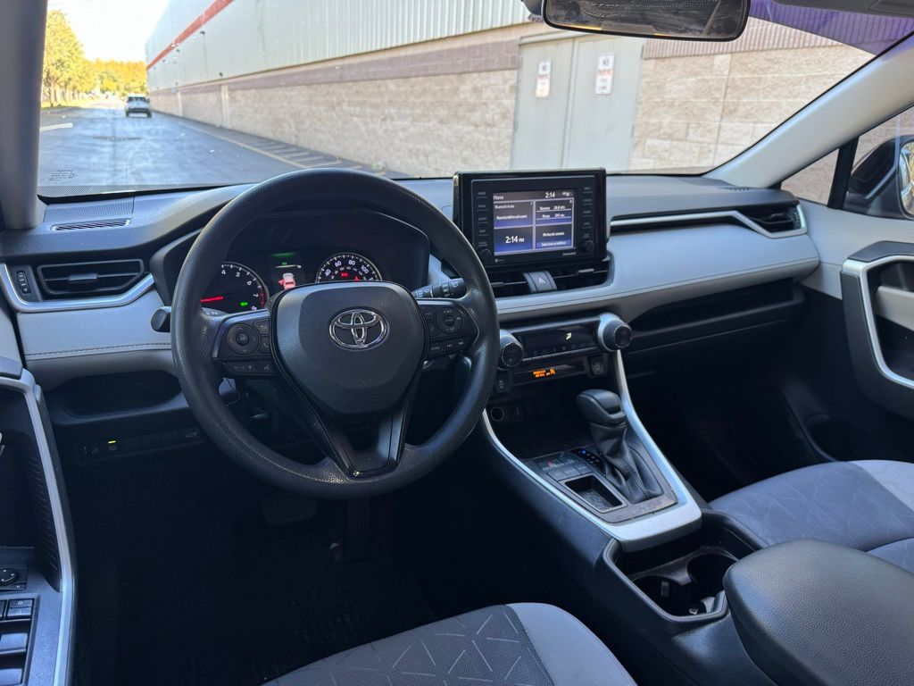 2021 Toyota RAV4 XLE 12