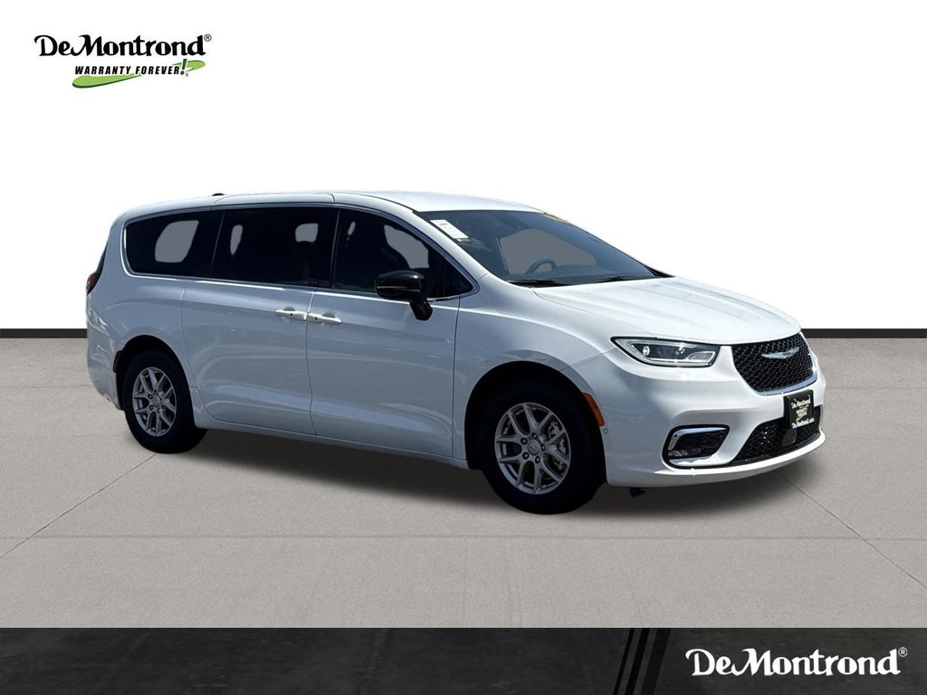 2026 Chrysler Pacifica Select White at River Oaks CDJR