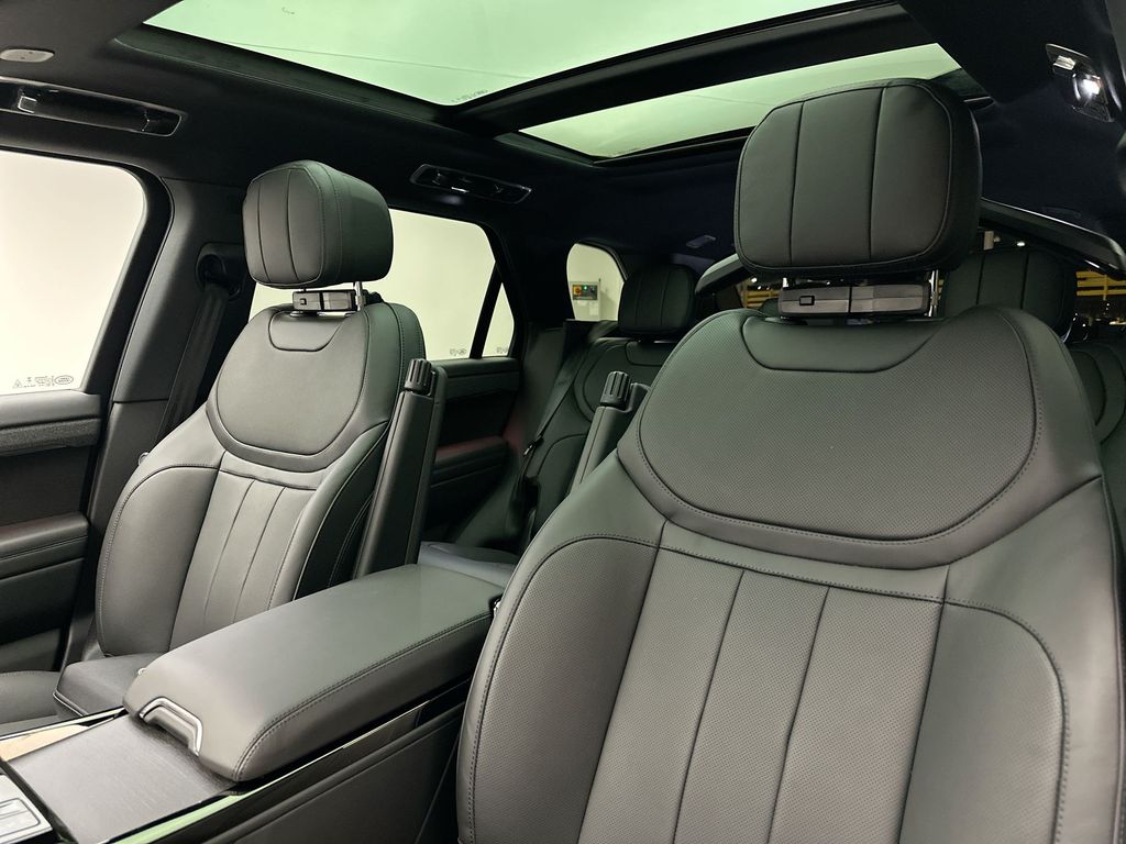 2025 Land Rover Range Rover Sport SE 9