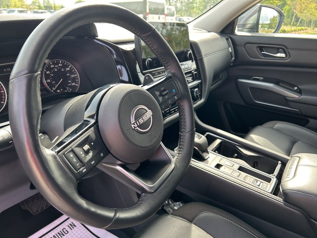 2023 Gun Metallic Nissan Pathfinder SL FWD SUV