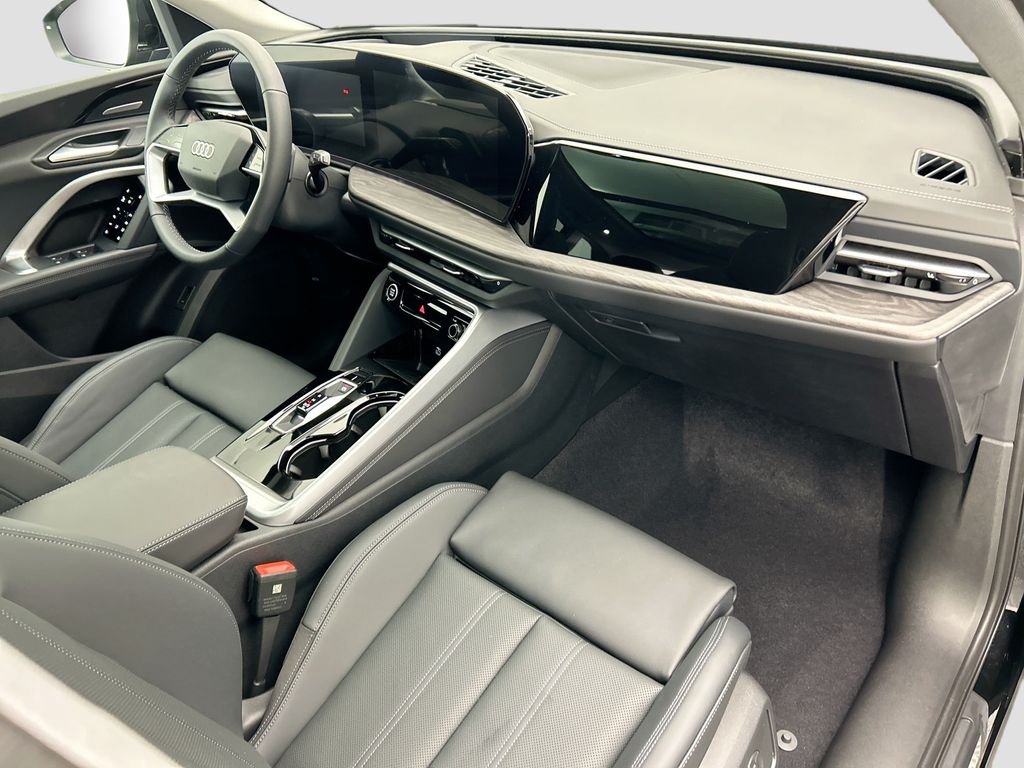 Thumbnail: 2025 Audi Q5 - 16