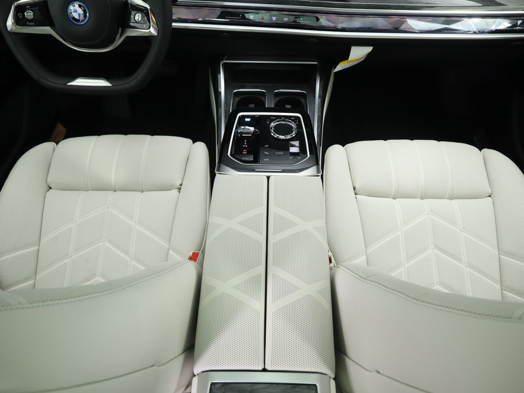 Thumbnail: 2026 BMW i7 - 17