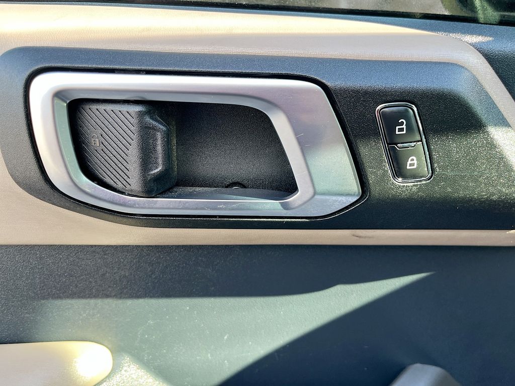 Used 2023 White Ford Wildtrak image 18