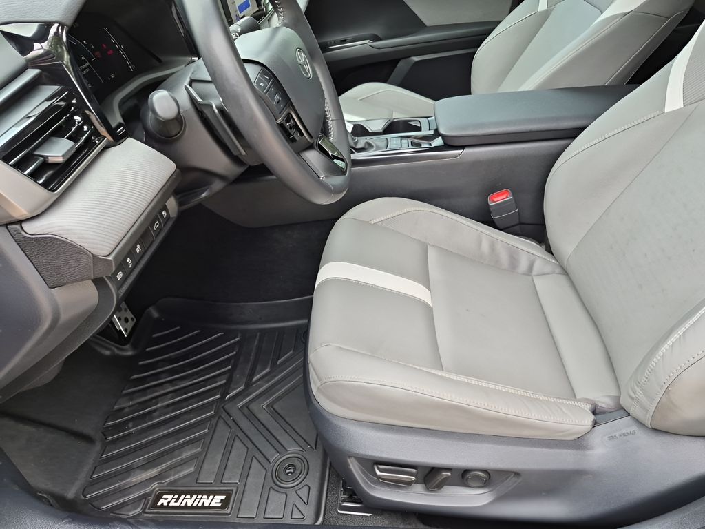 Used 2025  Toyota SE image 31