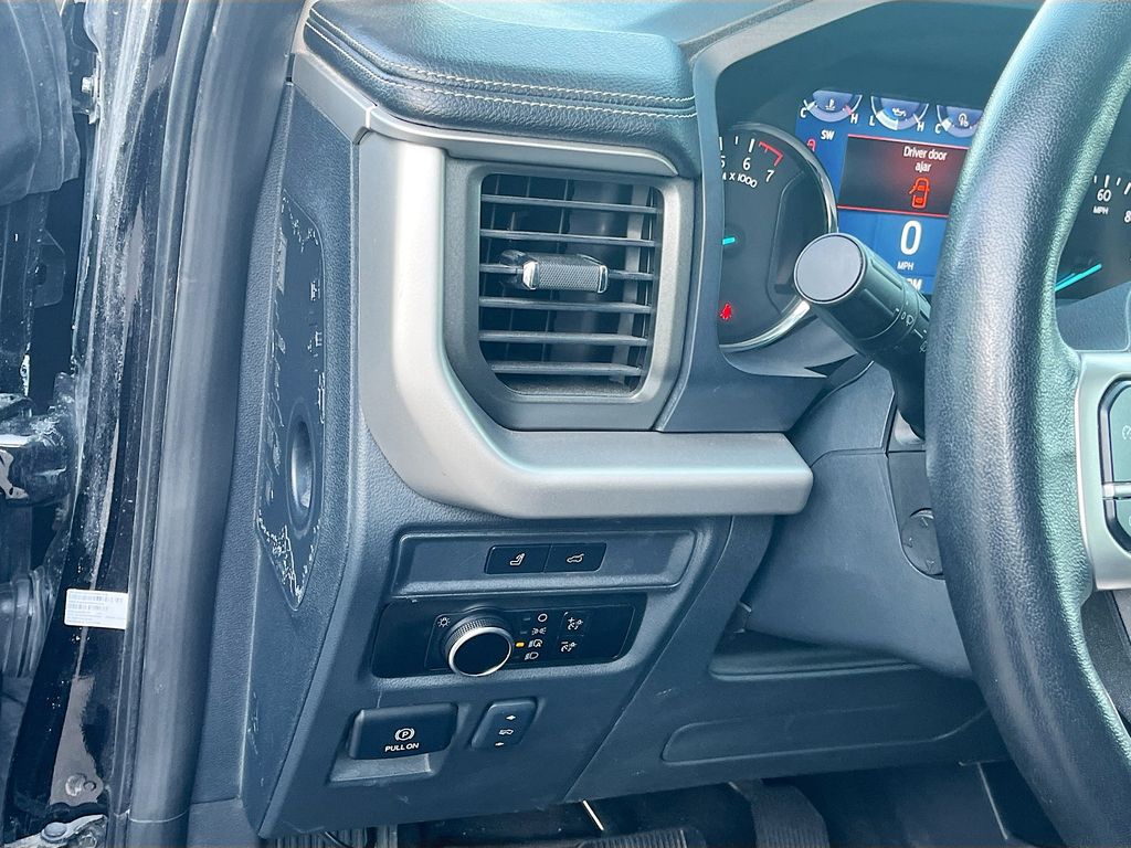 Used 2024 Black Ford XLT image 10
