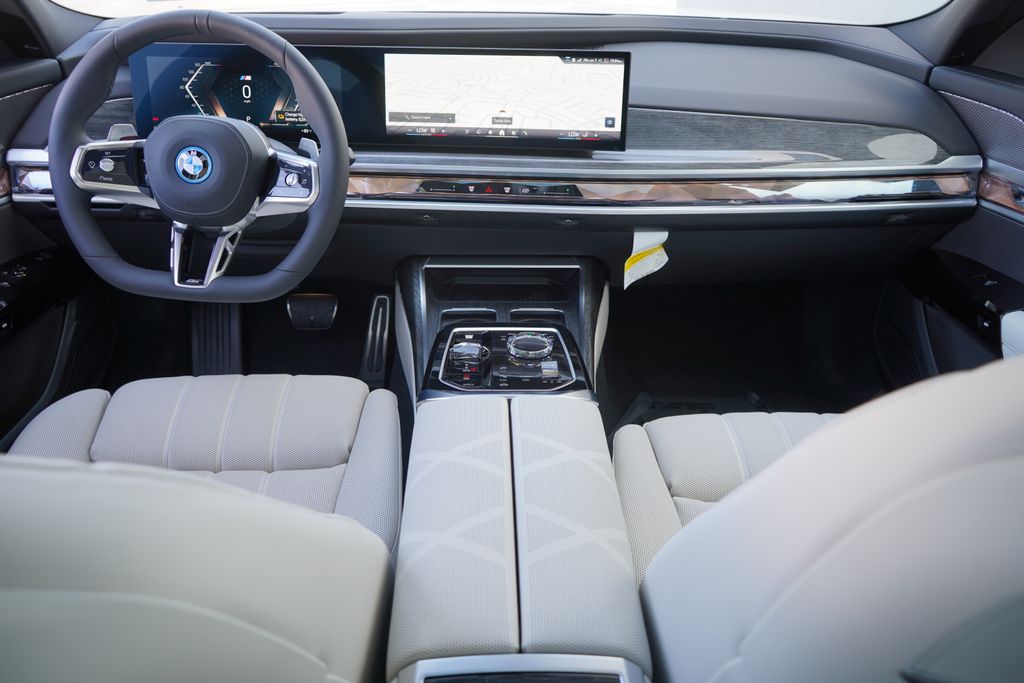 Thumbnail: 2025 BMW 7 Series - 15