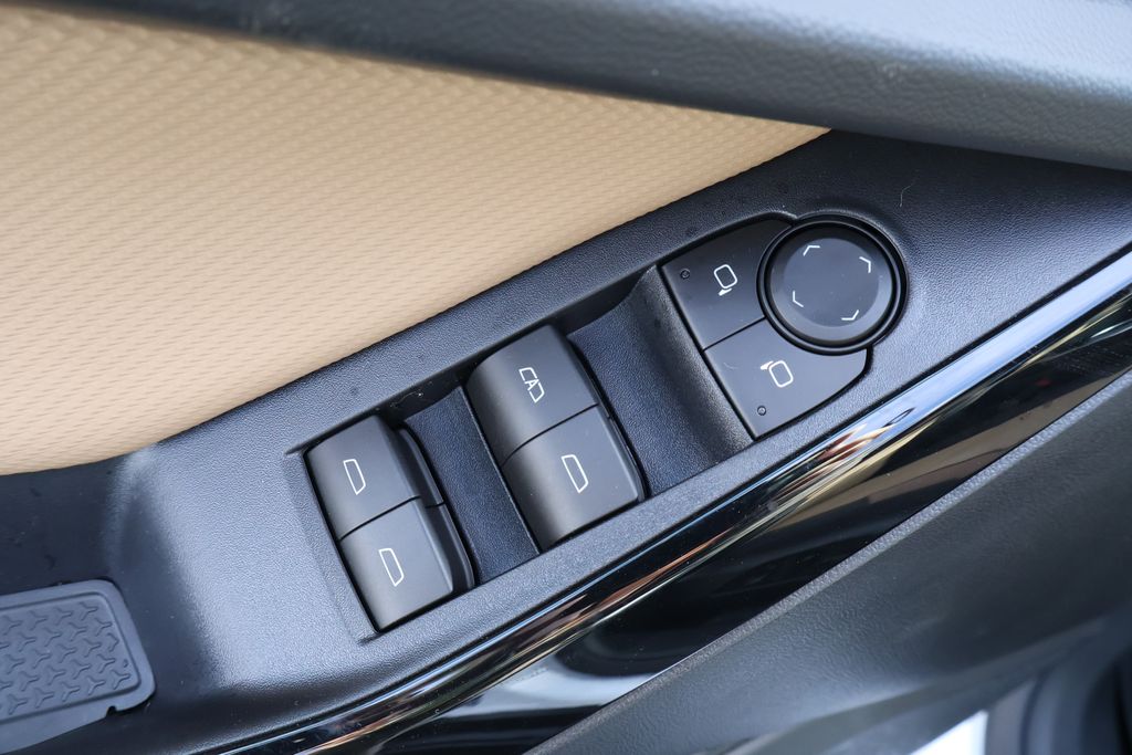 Thumbnail: 2026 Chevrolet Equinox - 17