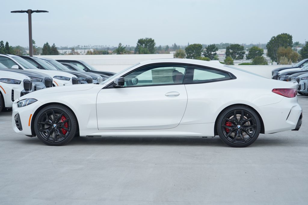 Thumbnail: 2027 BMW 4 Series - 4