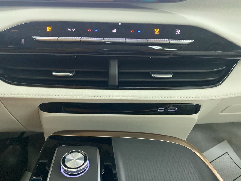 2025 Buick Enclave Avenir photo