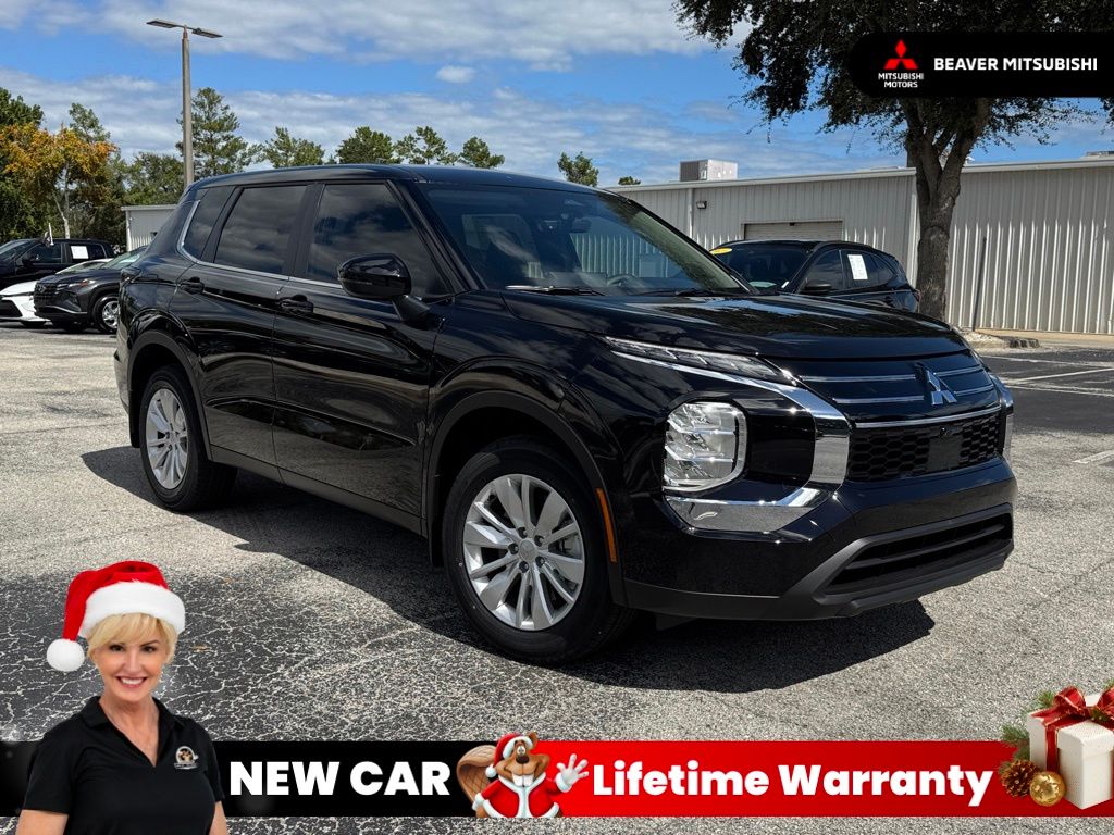 2025 Mitsubishi Outlander ES's photo
