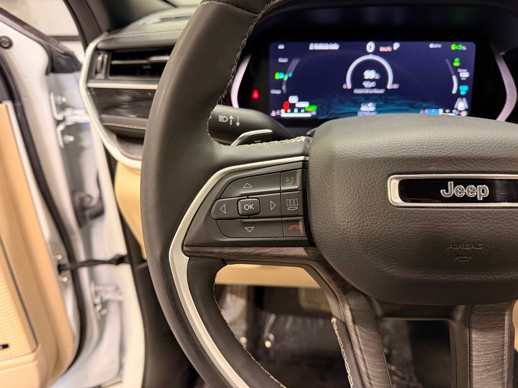 Thumbnail: 2022 Jeep Grand Cherokee - 13