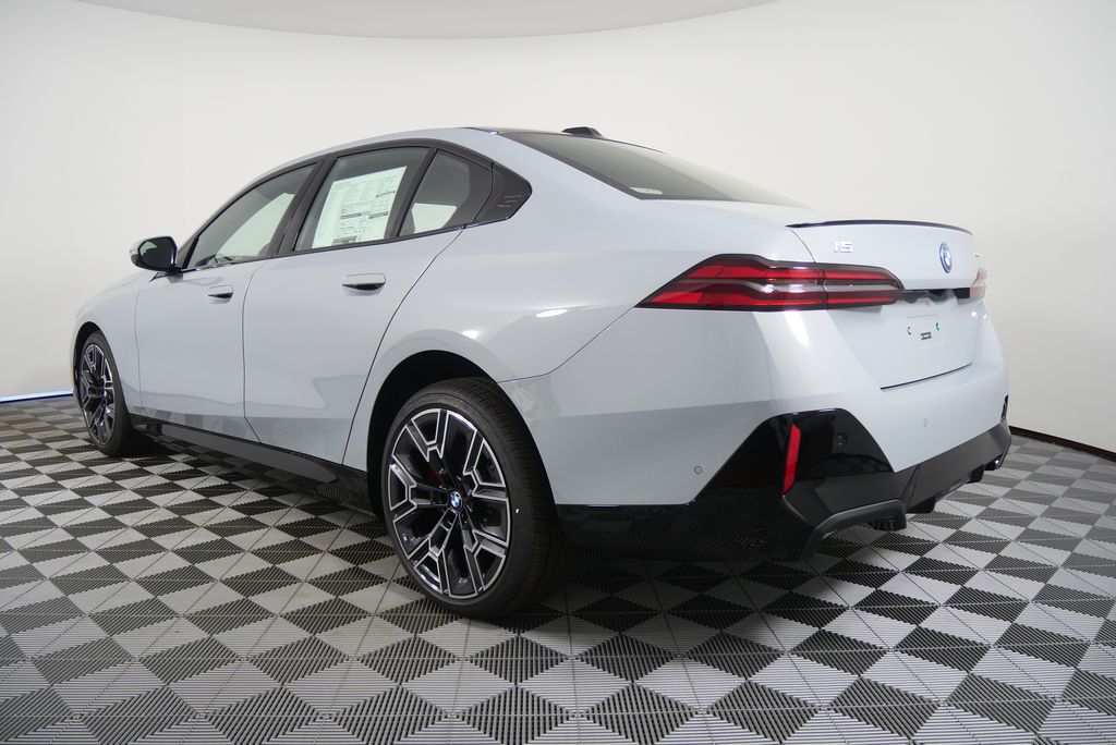 Thumbnail: 2026 BMW i5 - 5