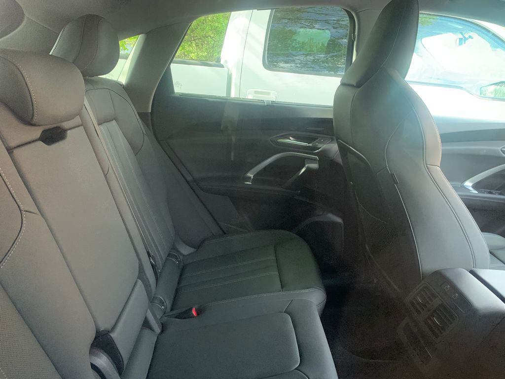 Thumbnail: 2025 Audi Q5 - 9