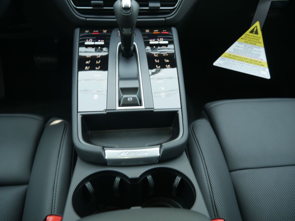 Thumbnail: 2026 Porsche Macan - 28