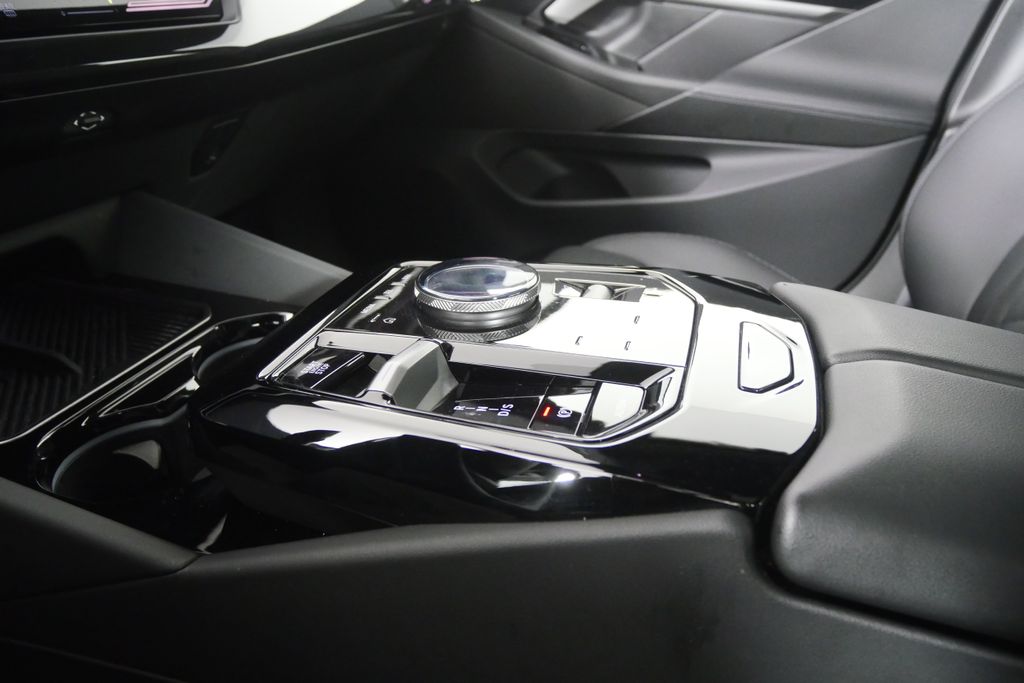 Thumbnail: 2026 BMW 5 Series - 23