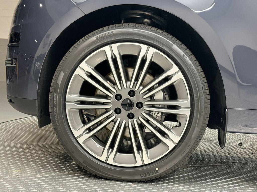 Thumbnail: 2026 Land Rover Range Rover Sport - 5