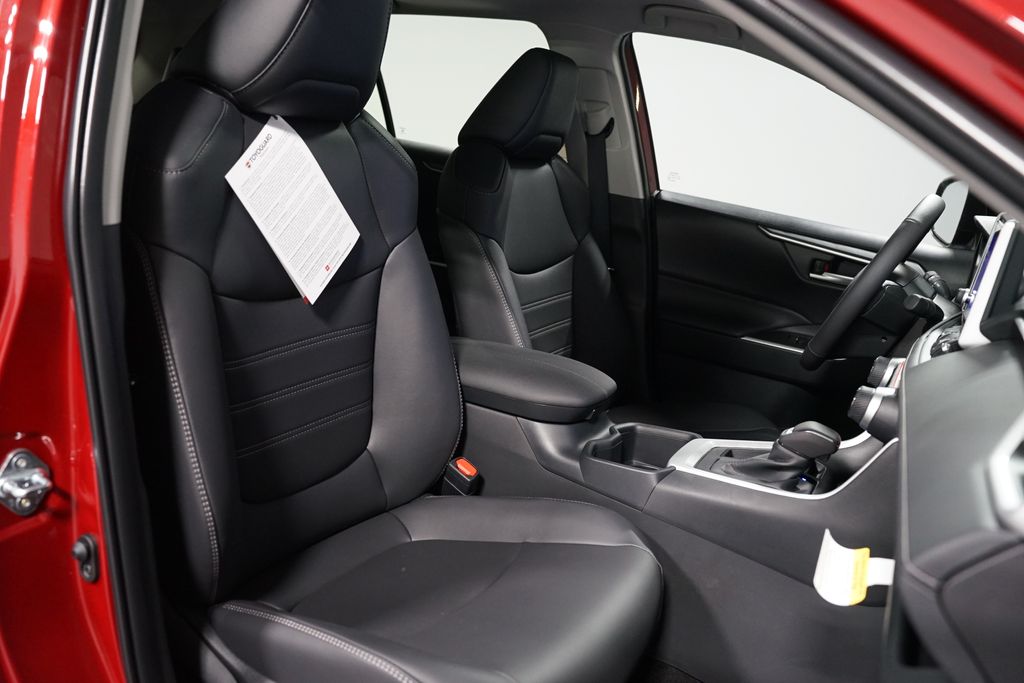 Thumbnail: 2025 Toyota RAV4 - 27