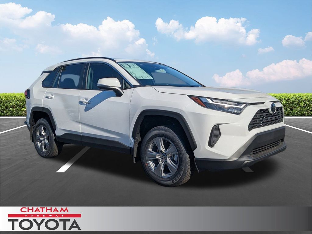 2025 Toyota RAV4 XLE's photo