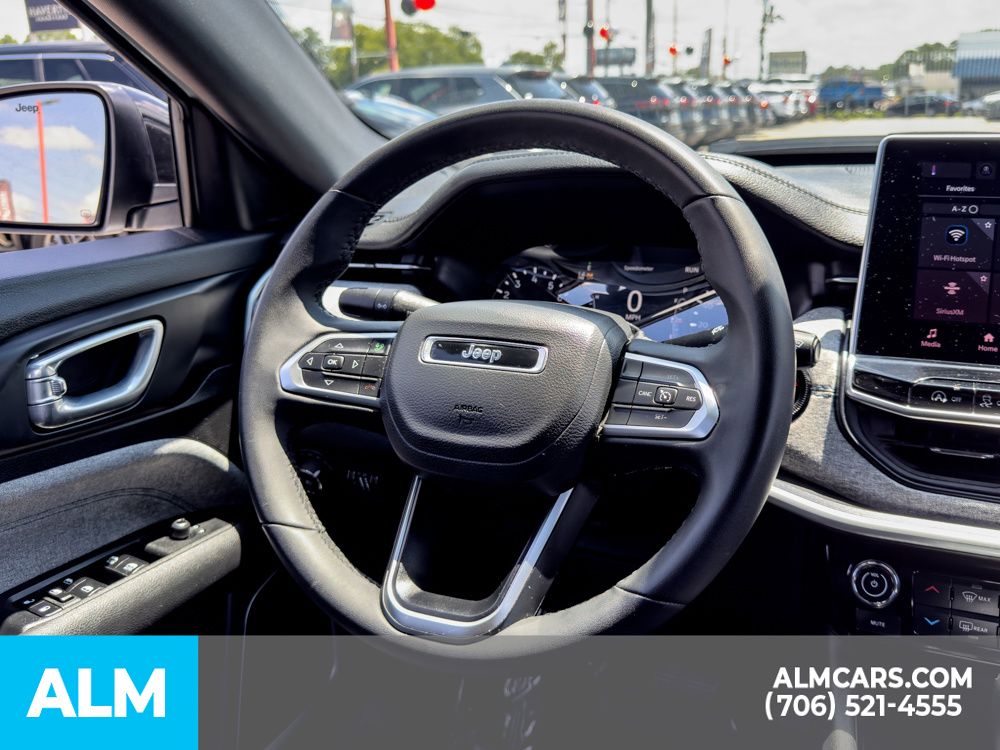 Used 2024 White Jeep Latitude image 22