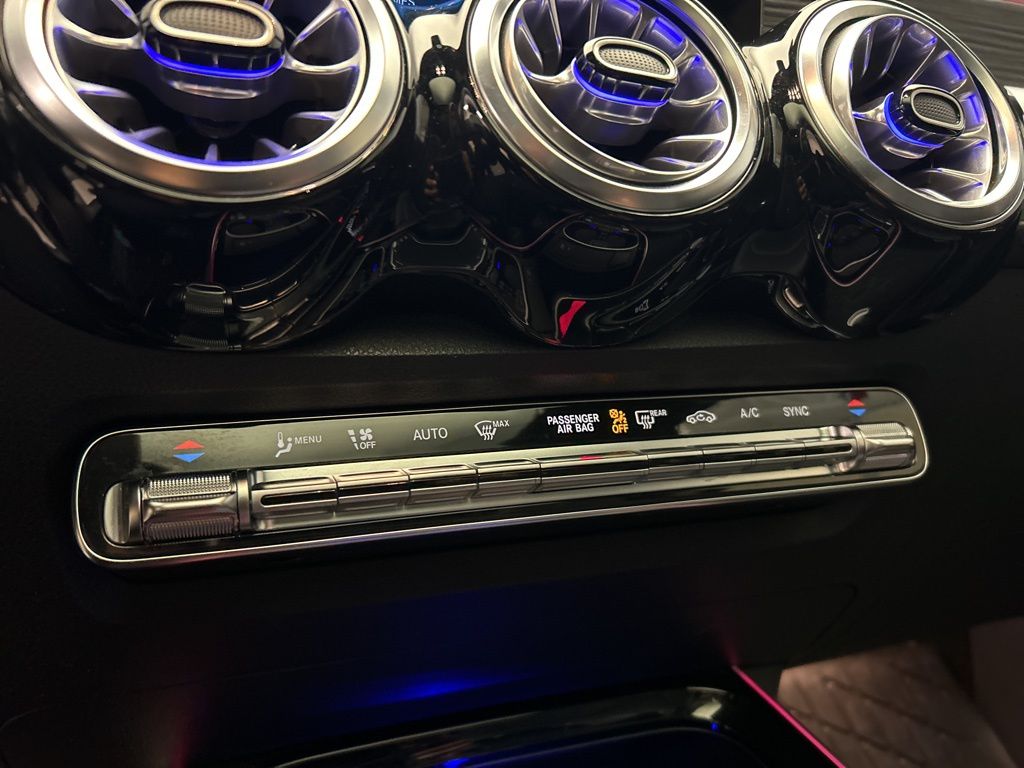 Thumbnail: 2023 Mercedes-Benz GLB - 19